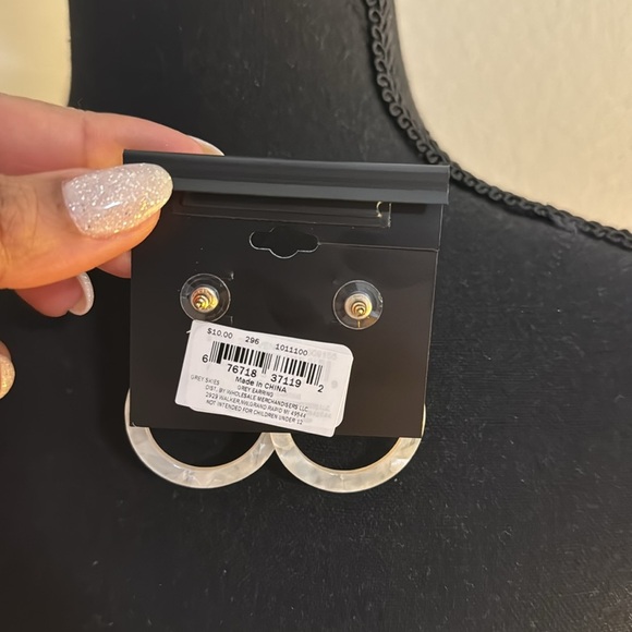 Grey Skies Massini Earrings - Picture 2 of 2